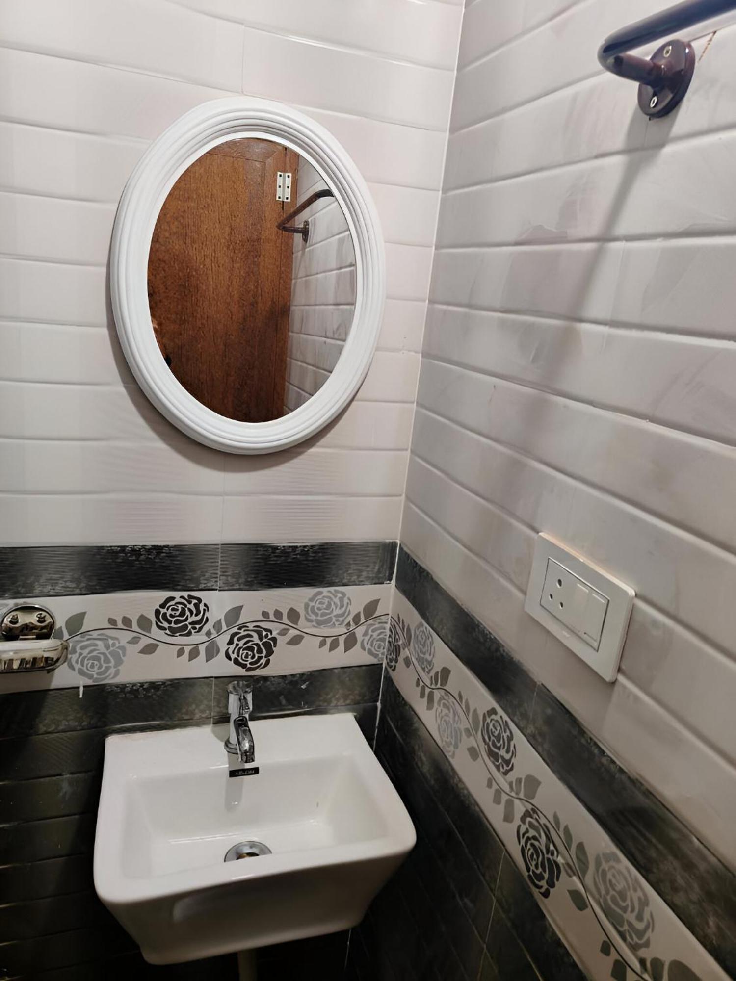 Cloudy Adobe Villa Мадикери Екстериор снимка